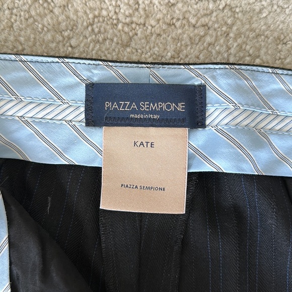 Fits 5’2. Size 2 (40) - Picture 2 of 3